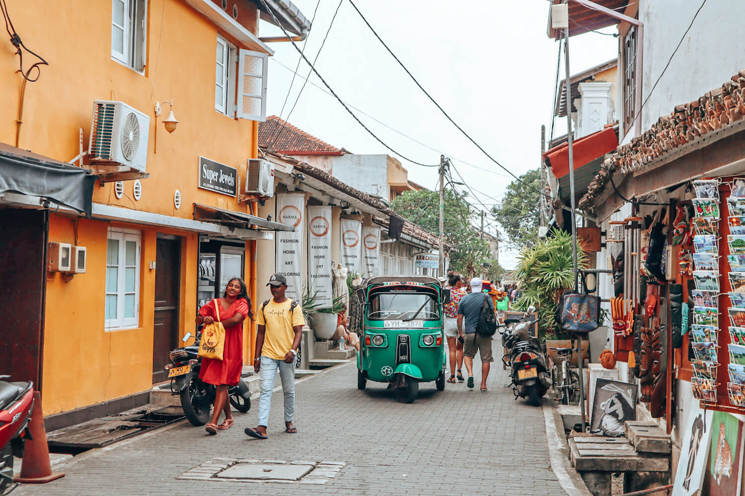 Shopping on Pedlar Street, things to do in Galle Sri Lanka